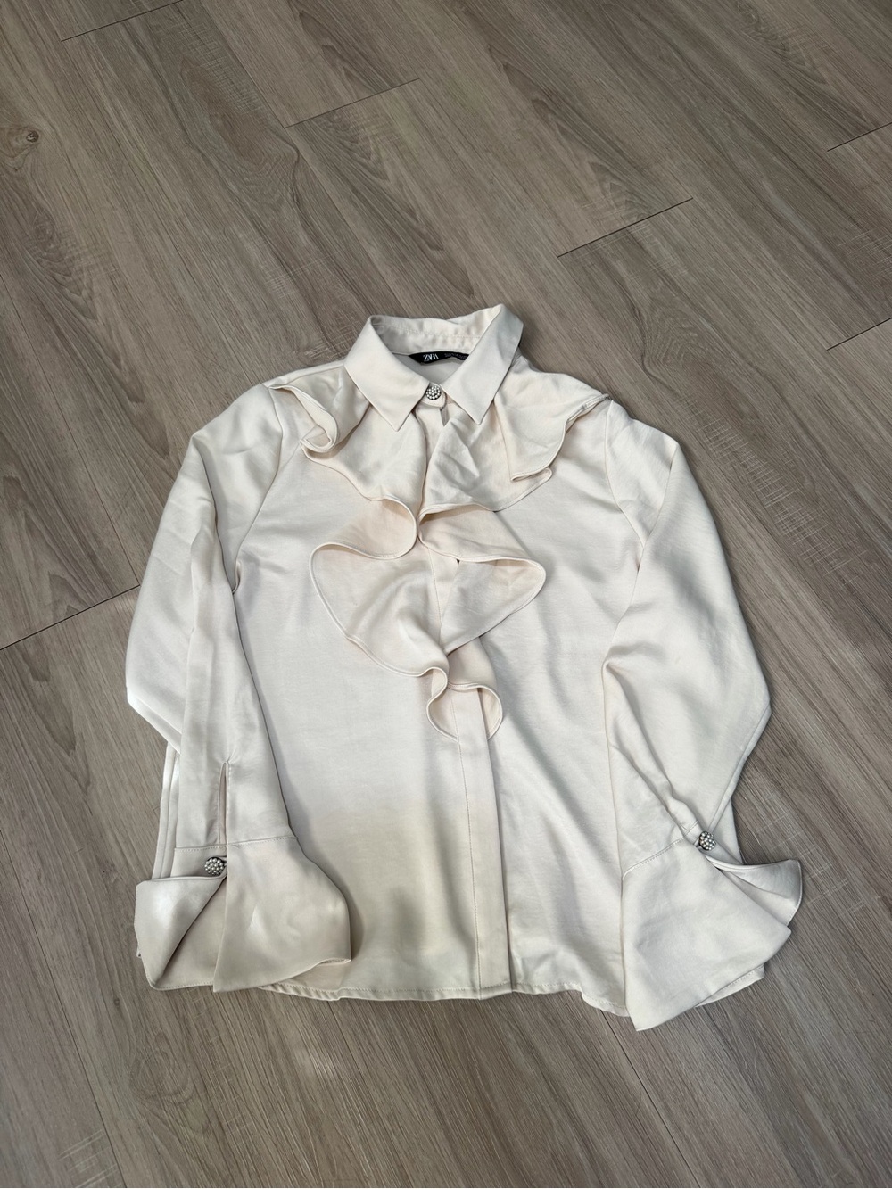 Zara Ivory Ruffle Front Blouse Size S Pearl Button Bell Cuff
